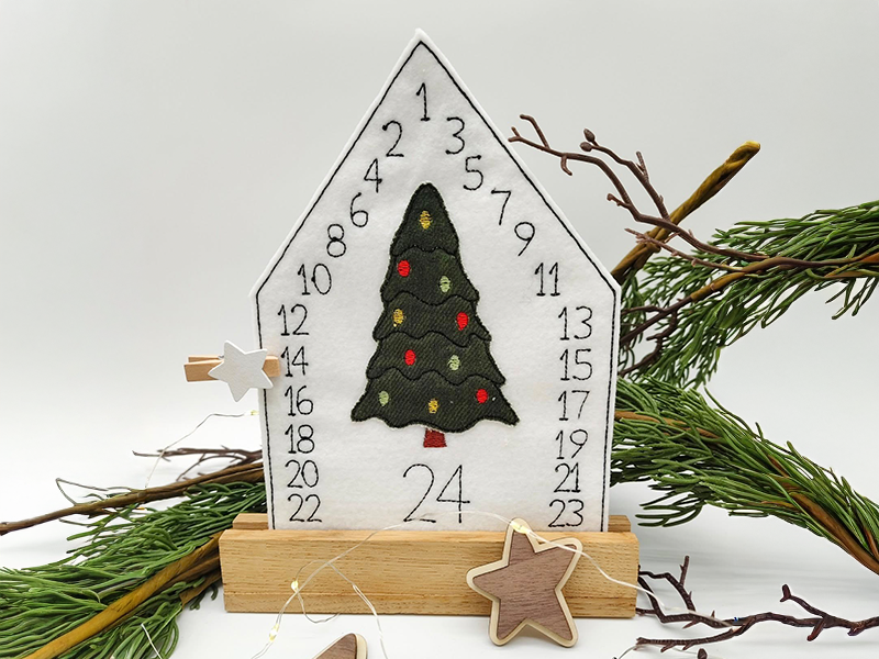 Preview: Adventskalenderhaus aus Filz Tannenbaum - ITH-Stickdatei